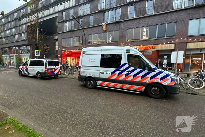 Forensische Opsporing verricht onderzoek in supermarkt na overvalsmelding