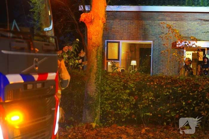 Woning vol rook en straat dicht vanwege schoorsteenbrand