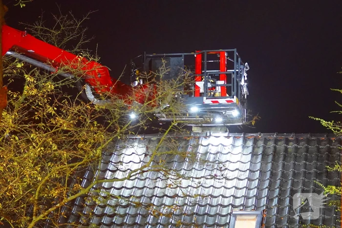 Woning vol rook en straat dicht vanwege schoorsteenbrand