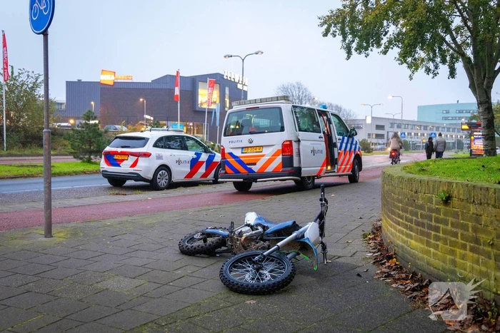 Brommerrijder vlucht na aanrijding