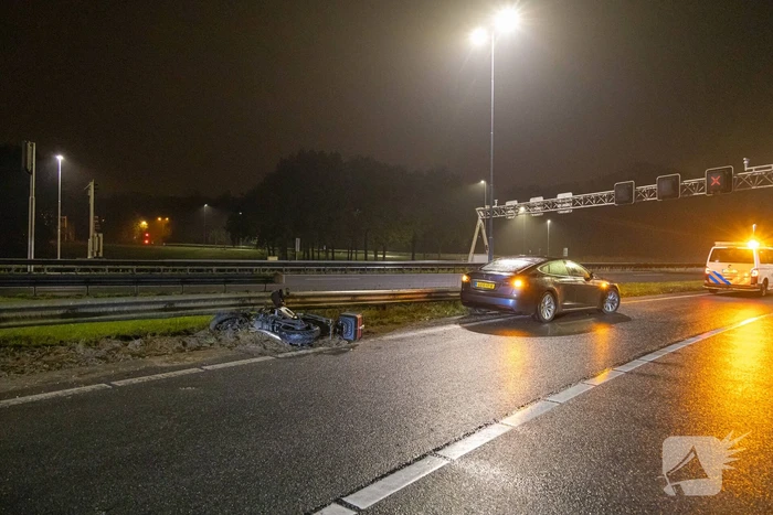 Motorrijder gaat onderuit