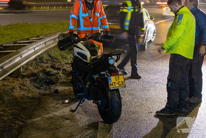 Motorrijder gaat onderuit