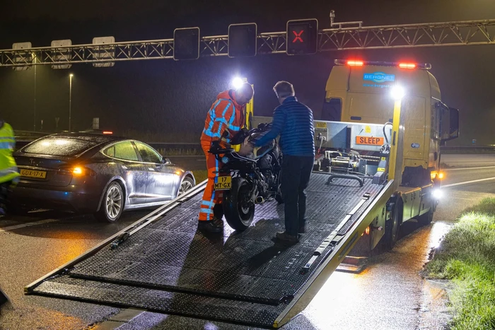 Motorrijder gaat onderuit