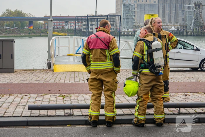 Brandende houtkachel zorgt voor melding scheepsbrand