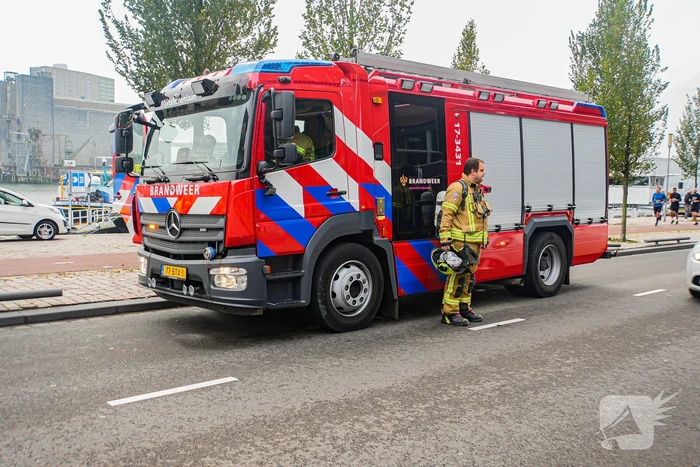 Brandende houtkachel zorgt voor melding scheepsbrand