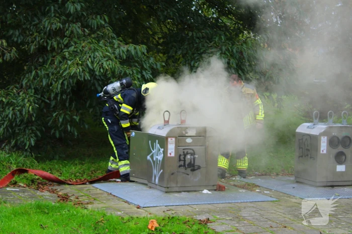 Veel rookontwikkeling bij brand in ondergrondse container