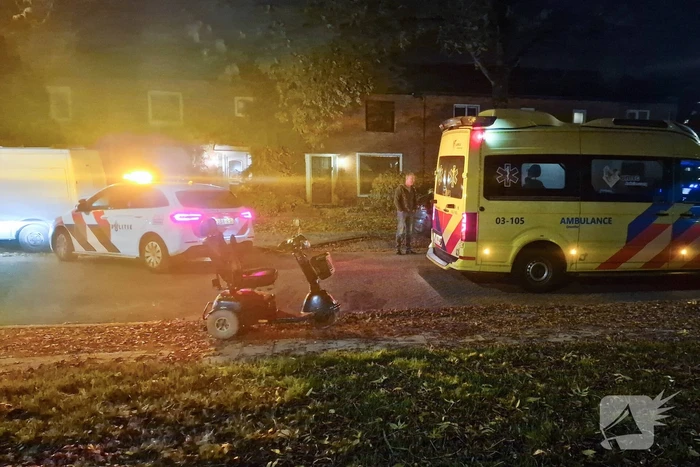 Man op scootmobiel komt ten val