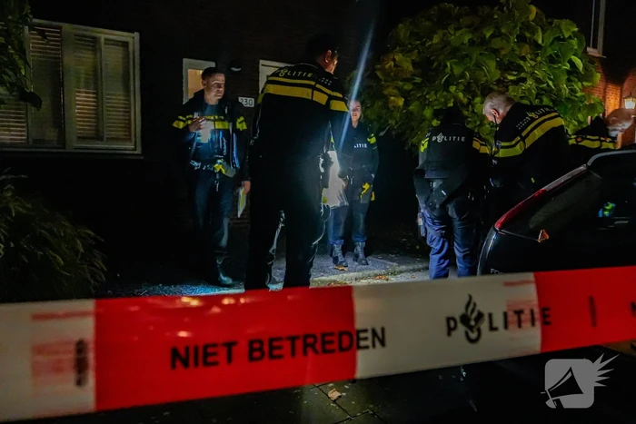 Veel schade aan voordeur door explosie