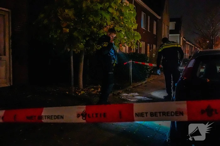 Veel schade aan voordeur door explosie