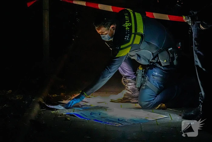 Veel schade aan voordeur door explosie
