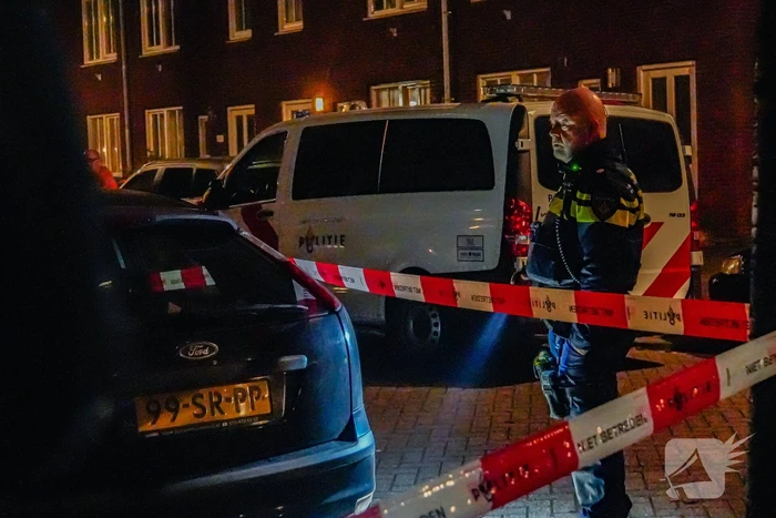 Veel schade aan voordeur door explosie