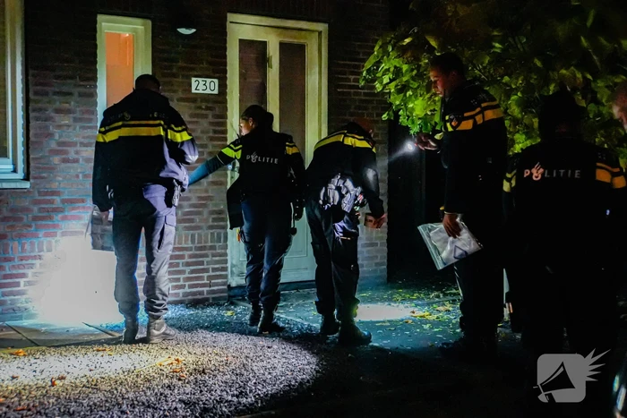 Veel schade aan voordeur door explosie
