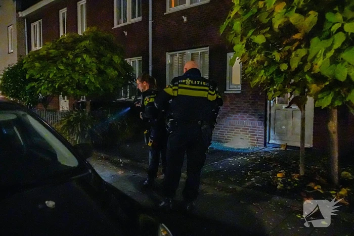 Veel schade aan voordeur door explosie