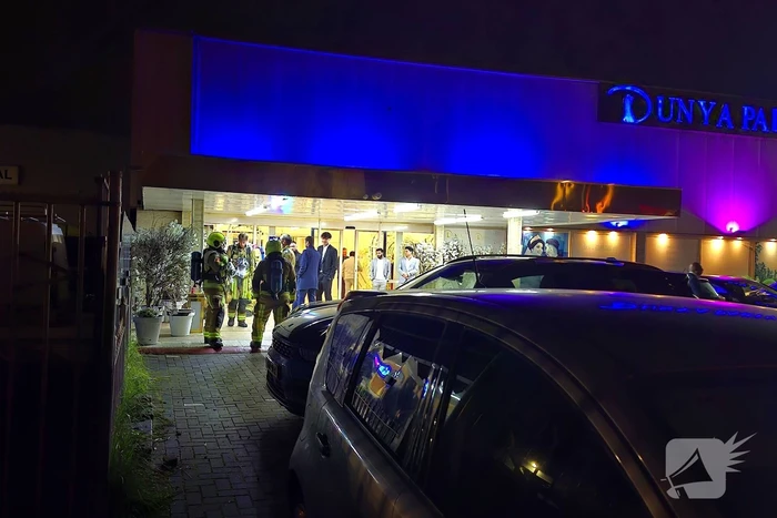 Brandweer onderzoekt gaslucht bij partycentrum