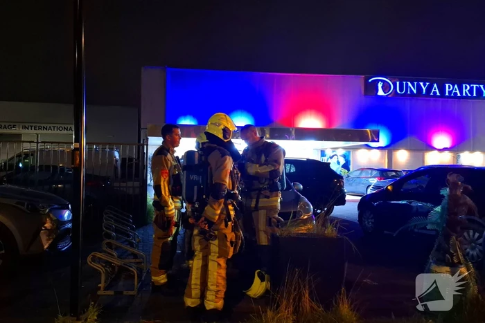 Brandweer onderzoekt gaslucht bij partycentrum