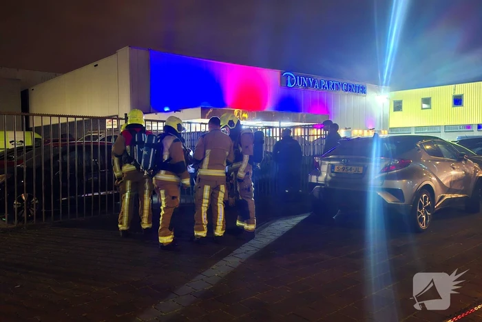 Brandweer onderzoekt gaslucht bij partycentrum