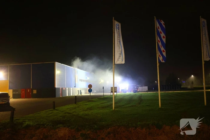Flinke rookontwikkeling bij brand in bedrijfspand