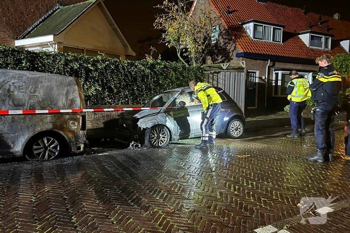 Twee voertuigen total-loss door brand