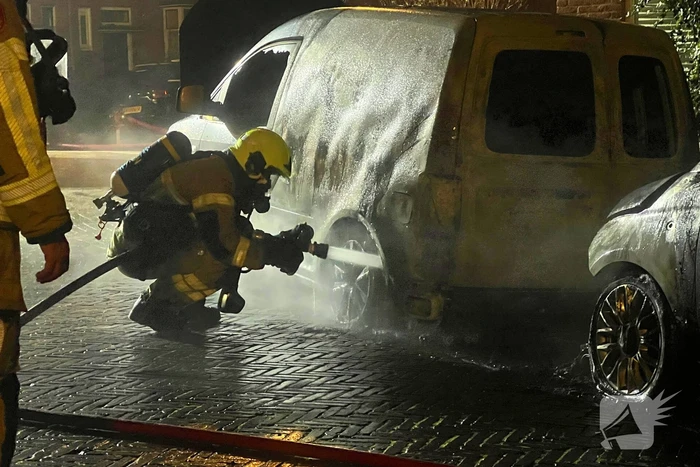 Twee voertuigen total-loss door brand