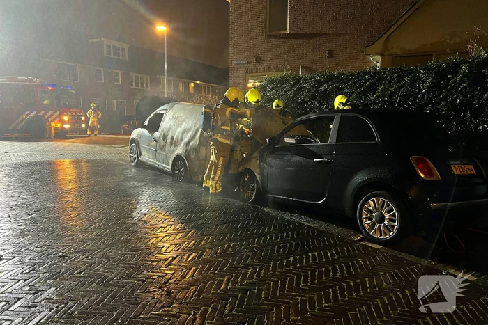 Twee voertuigen total-loss door brand