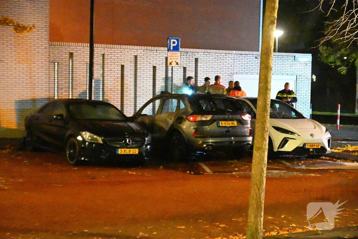 Autobrand na explosie bij elektrische auto