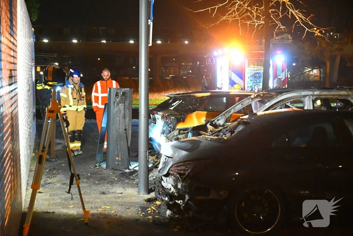 Autobrand na explosie bij elektrische auto