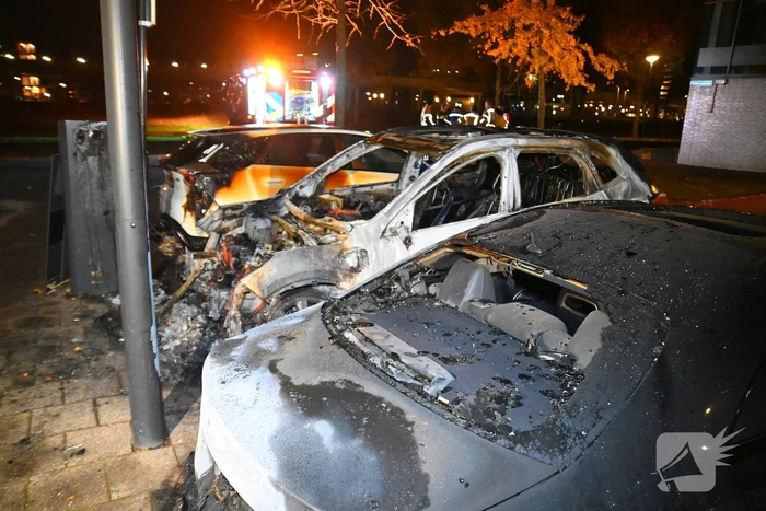 Autobrand na explosie bij elektrische auto