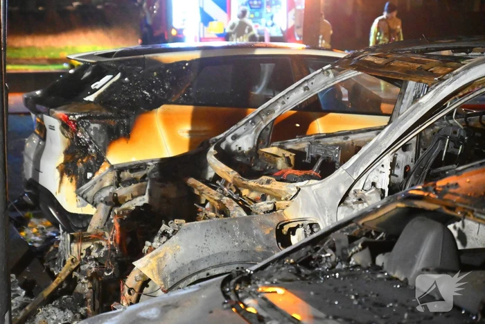 Autobrand na explosie bij elektrische auto