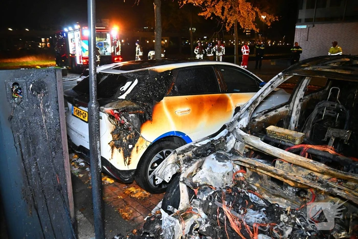 Autobrand na explosie bij elektrische auto
