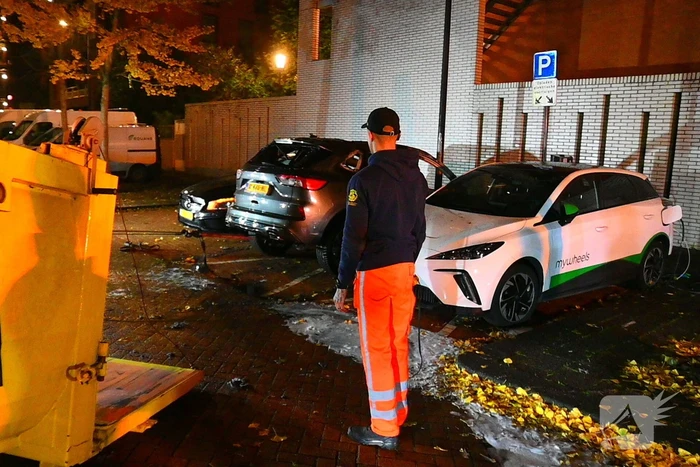 Autobrand na explosie bij elektrische auto