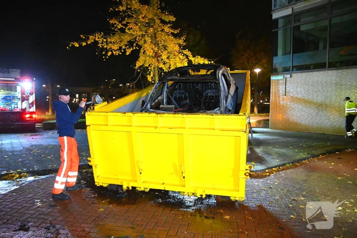 Autobrand na explosie bij elektrische auto