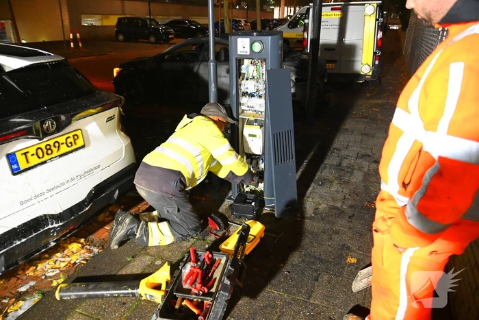 Autobrand na explosie bij elektrische auto