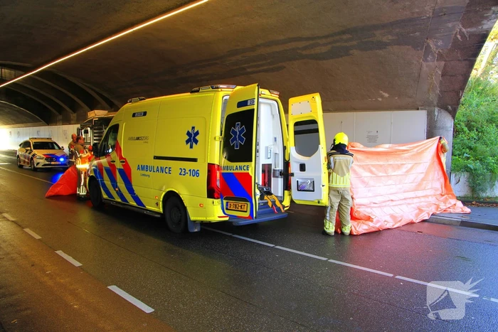 Fietser aangereden door veegwagen