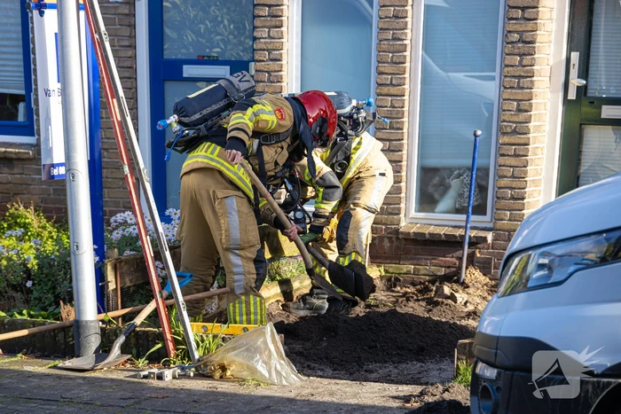 Gasleiding geraakt tijdens werkzaamheden in tuin