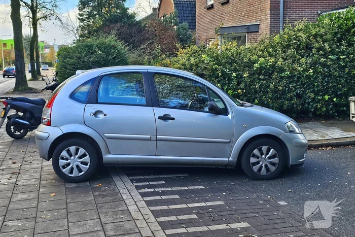 Weer gaat het mis op beruchte rotonde