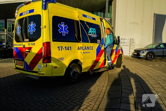 Fietsers gewond nadat sturen in elkaar komen