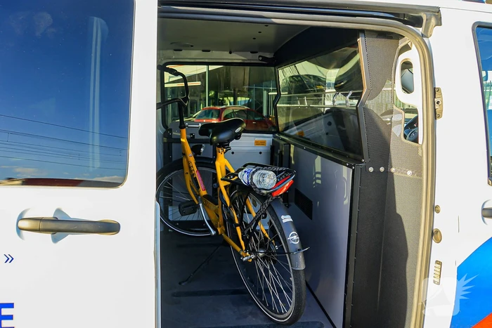 Fietsers gewond nadat sturen in elkaar komen