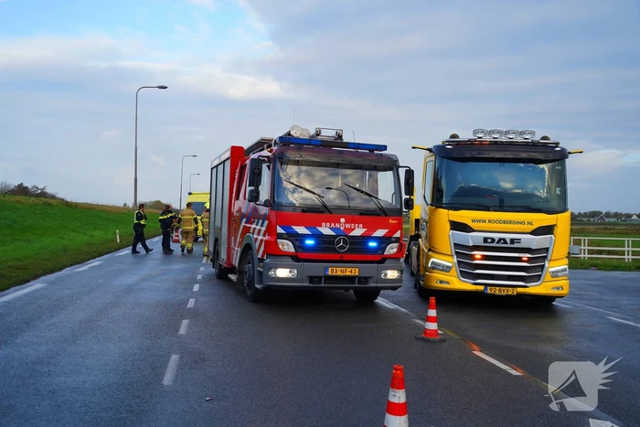 Schade na botsing tussen twee voertuigen