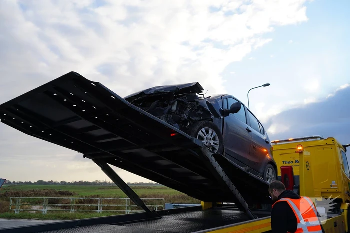 Schade na botsing tussen twee voertuigen