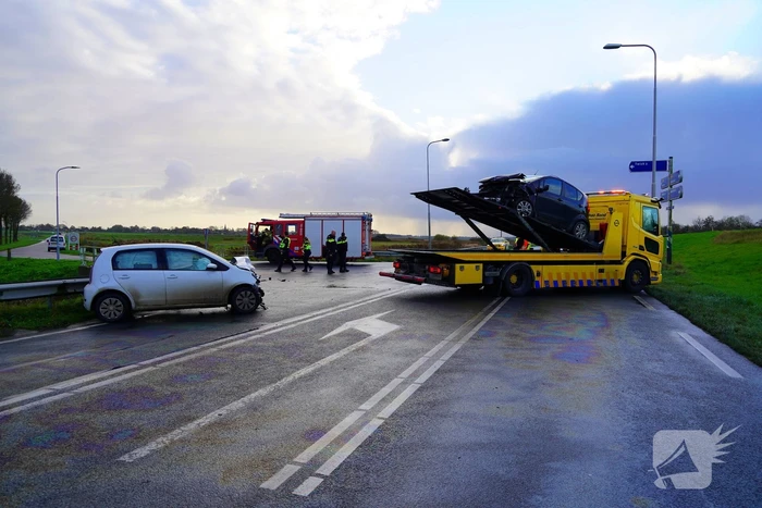 Schade na botsing tussen twee voertuigen