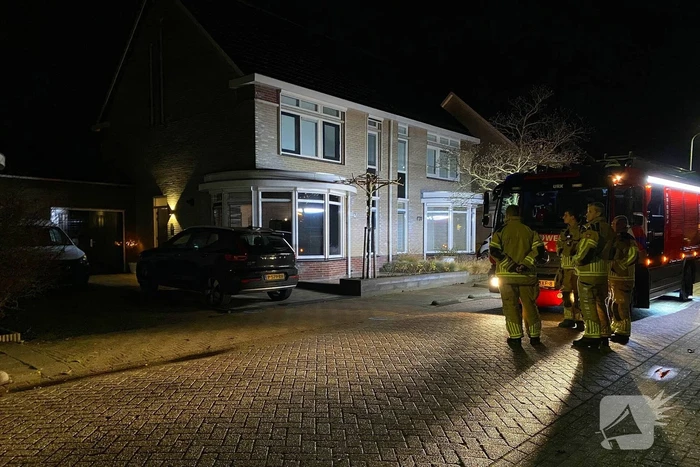 Brandweer doet onderzoek naar gaslucht in woning