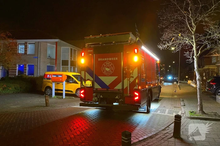 Brandweer doet onderzoek naar gaslucht in woning