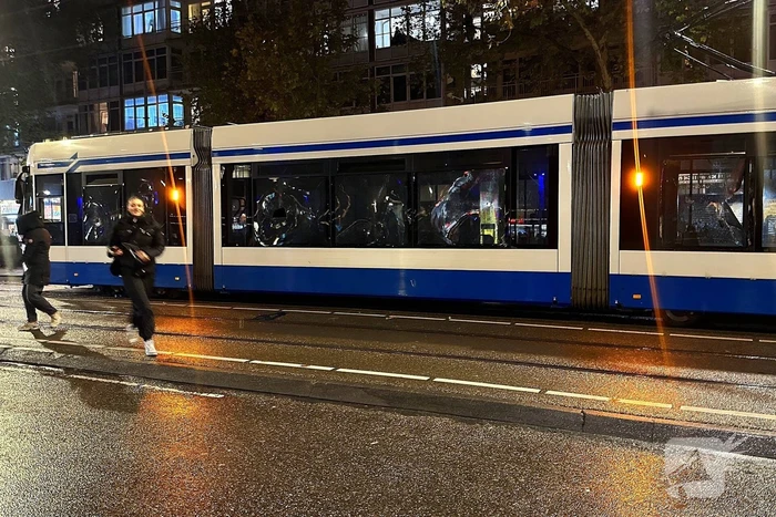 Tram in brand gestoken bij rellen