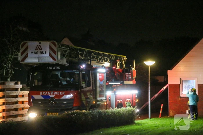 Brand in schoorsteen van woning op bungalowpark
