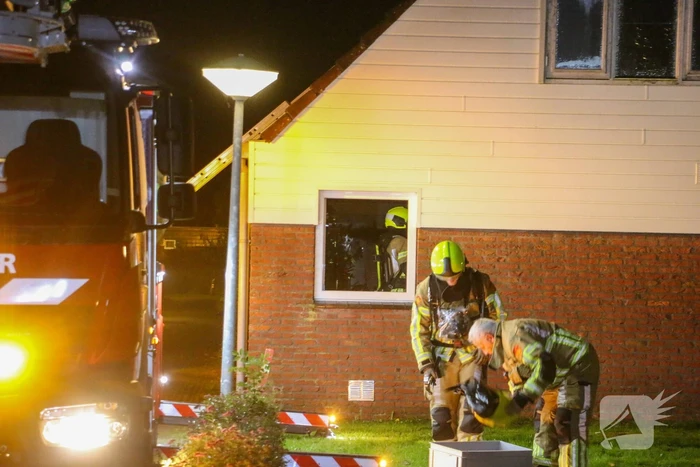 Brand in schoorsteen van woning op bungalowpark