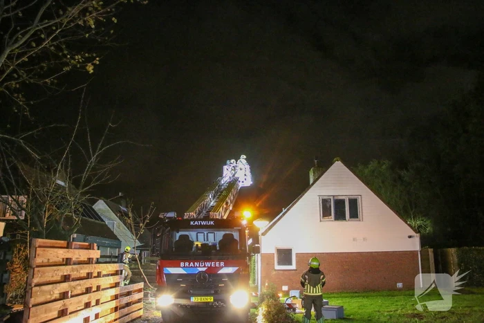 Brand in schoorsteen van woning op bungalowpark
