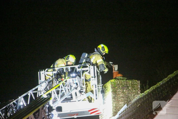 Brand in schoorsteen van woning op bungalowpark