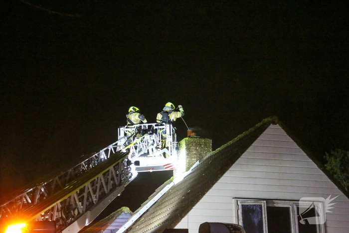 Brand in schoorsteen van woning op bungalowpark