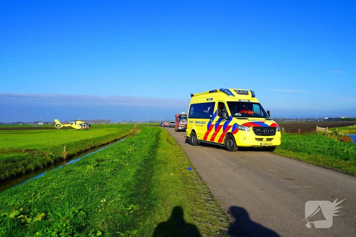Persoon zwaargewond na brand in personenauto