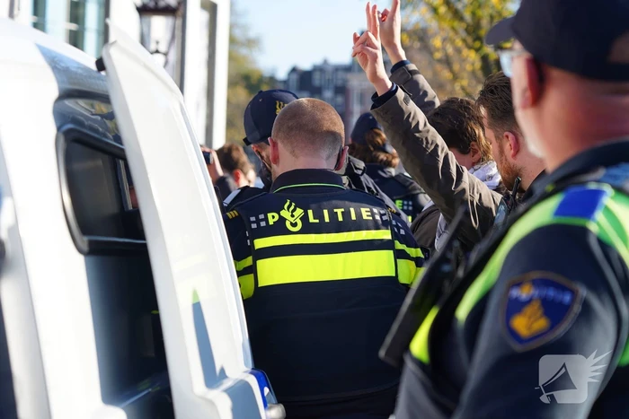 Tien activisten aangehouden bij protest